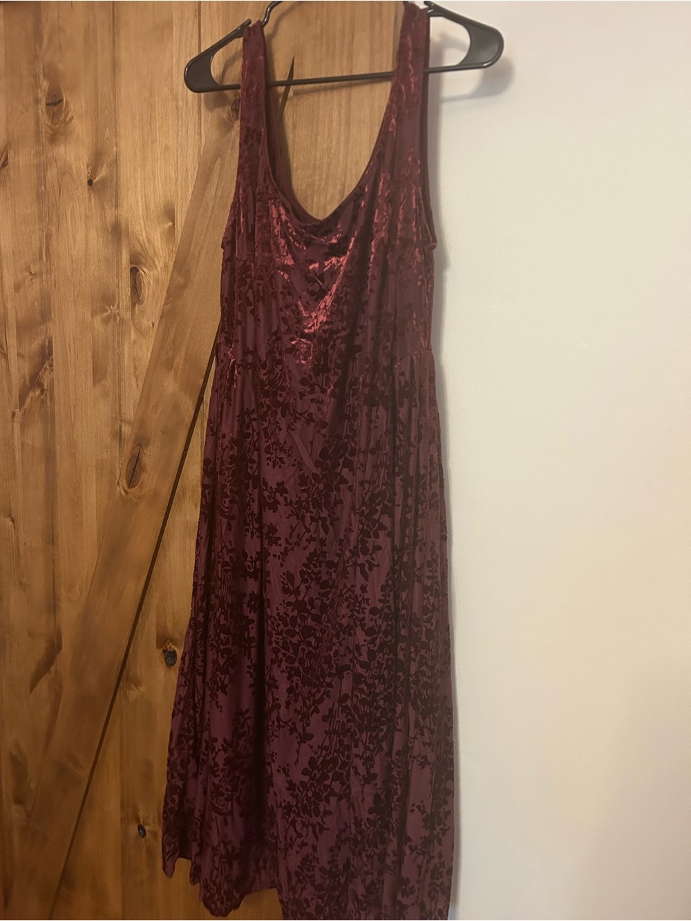 Velvet U-Neck Pleated Dress - Picture 2 of 4